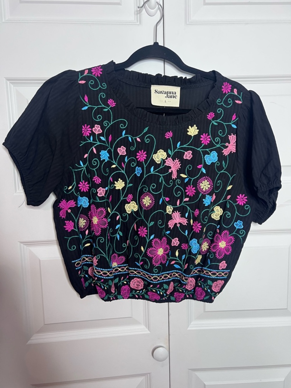 Savannah Jean Black Embroidered Floral Boho Peasant Top Blouse Large NWOT